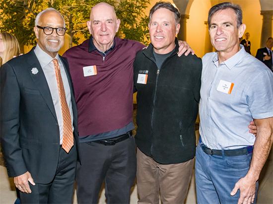 From left, Jeff Goldstein ’86, Vance Mueller ’86, former Coach Dale Widolff, 和埃兰总统在2022年11月举行的Oxy足球126周年庆典上.