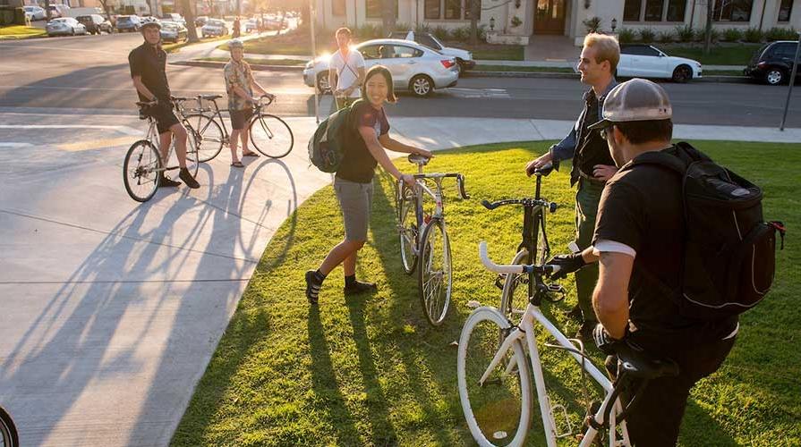 Oxy students on campus with their bikes