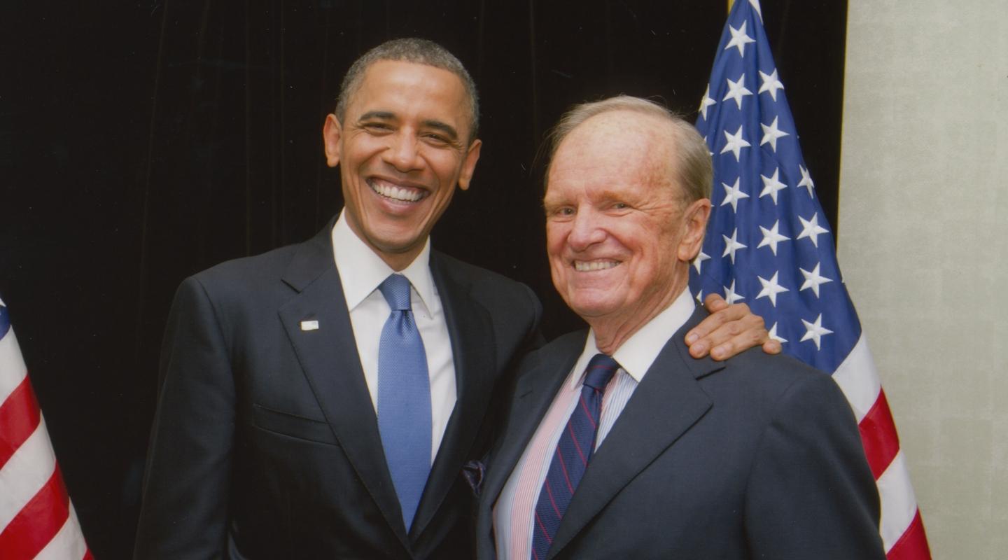 George 史蒂文斯. '53 with President Obama in 2011.