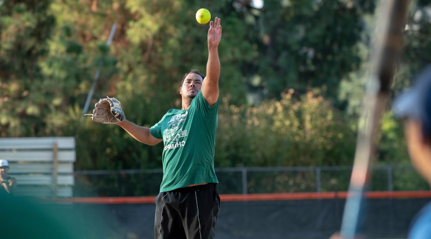 Los Amigos pitcher Freddy Hernandez