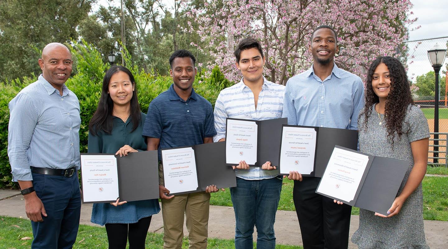 2019 Dean's Awards winners pose with dean Rob Flot