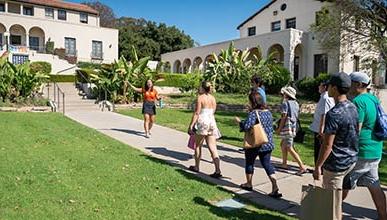 Oxy student leads a campus tour