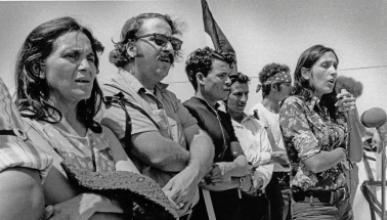 A 1973 image of Joan Baez, Marshall Ganz, Dolores Huerta in solidarity at a protest