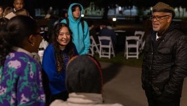 总统以拦 talks to students at Moonlight Breakfast on the Quad in December 2022.