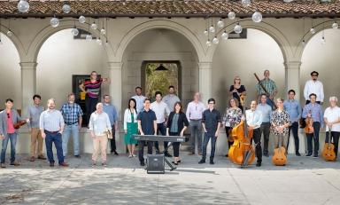 A wide-view image of the 音乐 Dept faculty members posing as a group