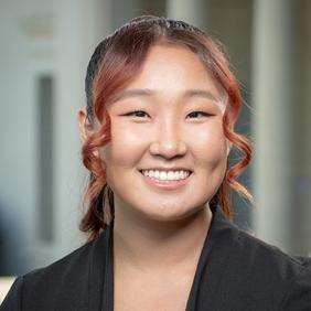 Alison Hwang headshot