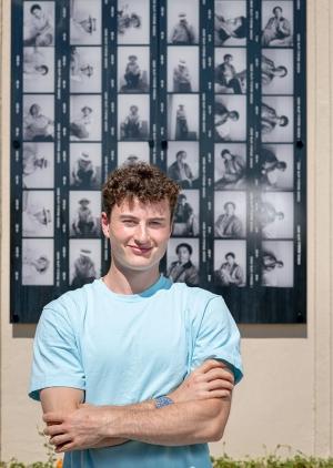 James 斯坦伯格 '25 stands in front of photos from Obama's Occidental days.